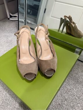 Women’s Peep-Toe Slingback Heels in Taupe Suede
